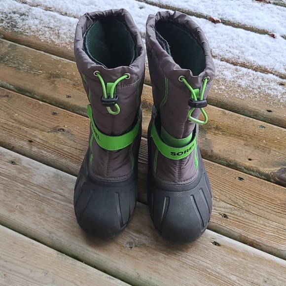 Sorel boys winter boots